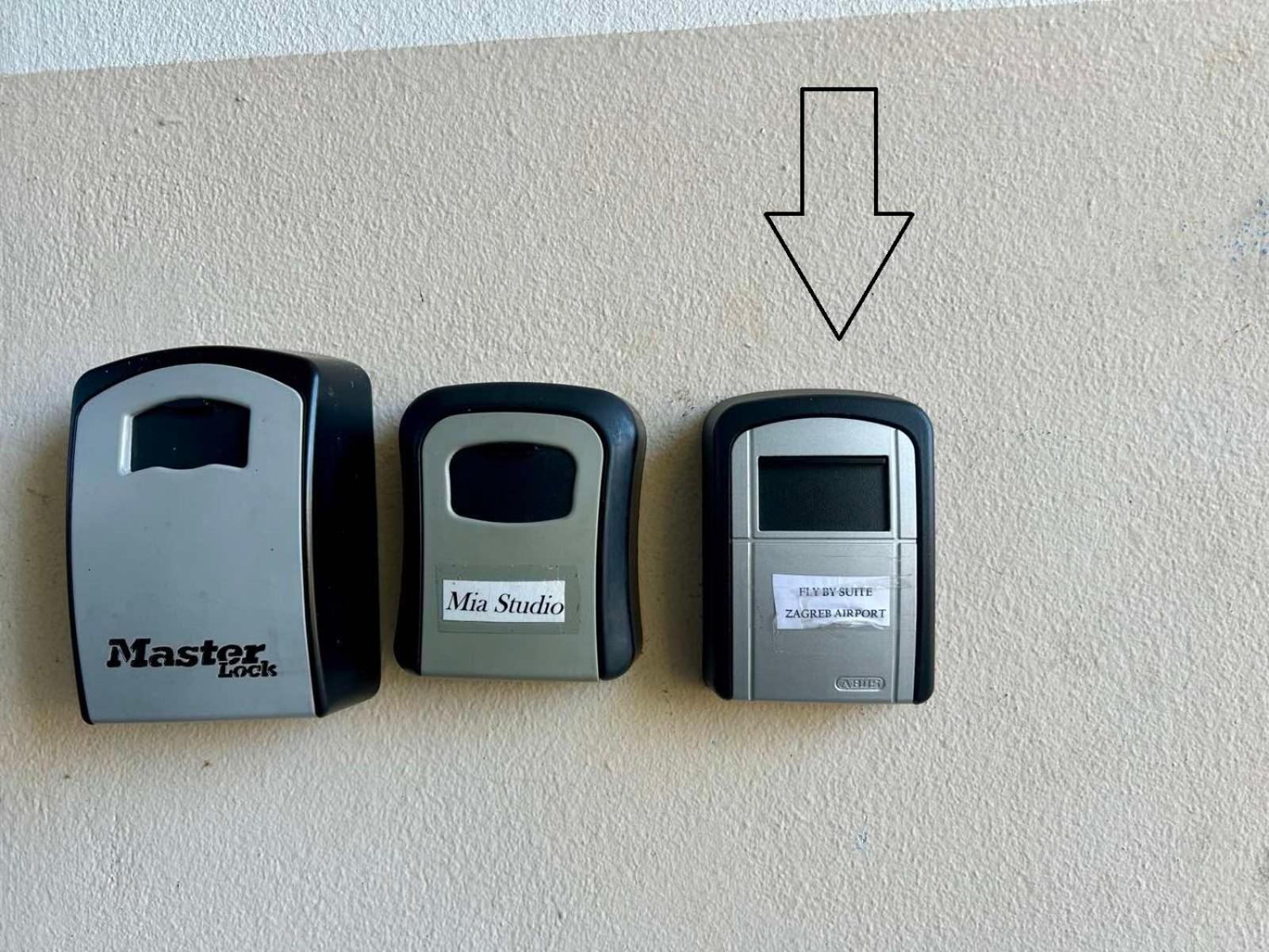 Fly By Suite - Zagreb Airport - 0-24H Self Check In&Out - Parking On Site Velika Gorica Exteriér fotografie